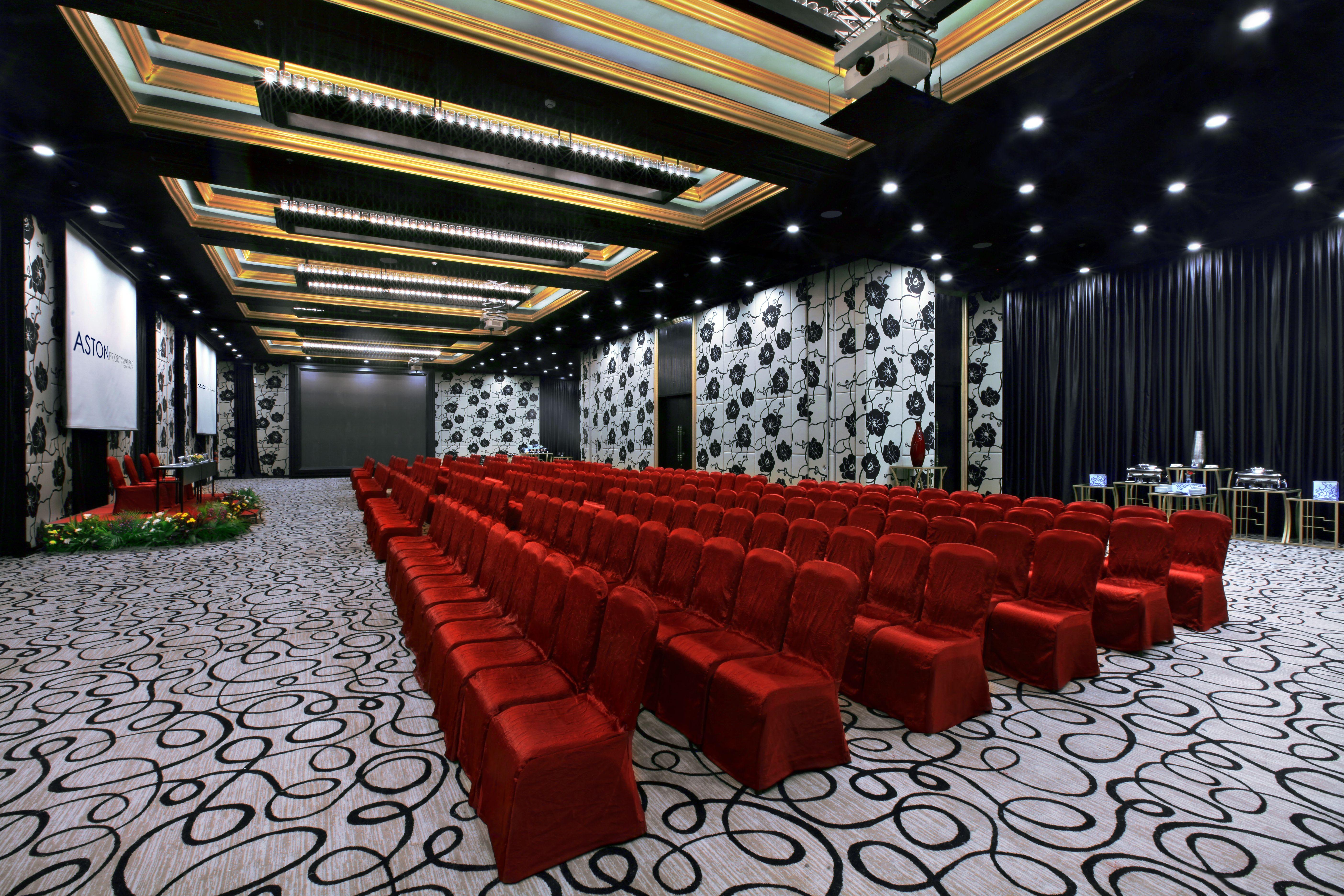 Aston Priority Simatupang Hotel And Conference Center Jakarta Exterior photo