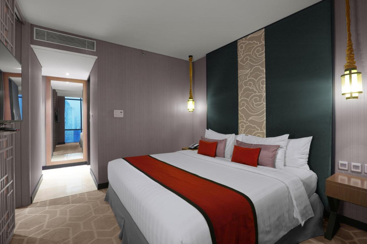 Aston Priority Simatupang Hotel And Conference Center Jakarta Exterior photo