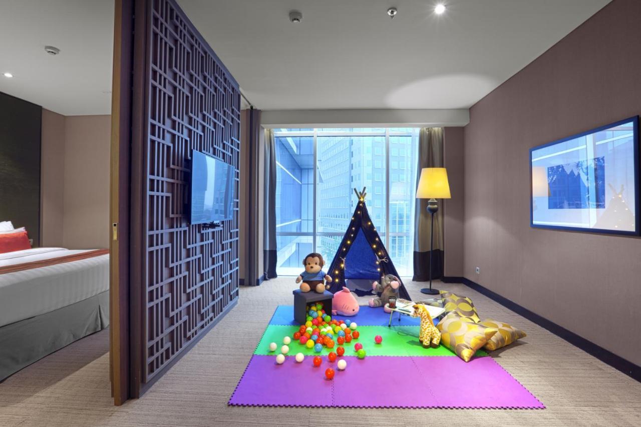 Aston Priority Simatupang Hotel And Conference Center Jakarta Exterior photo