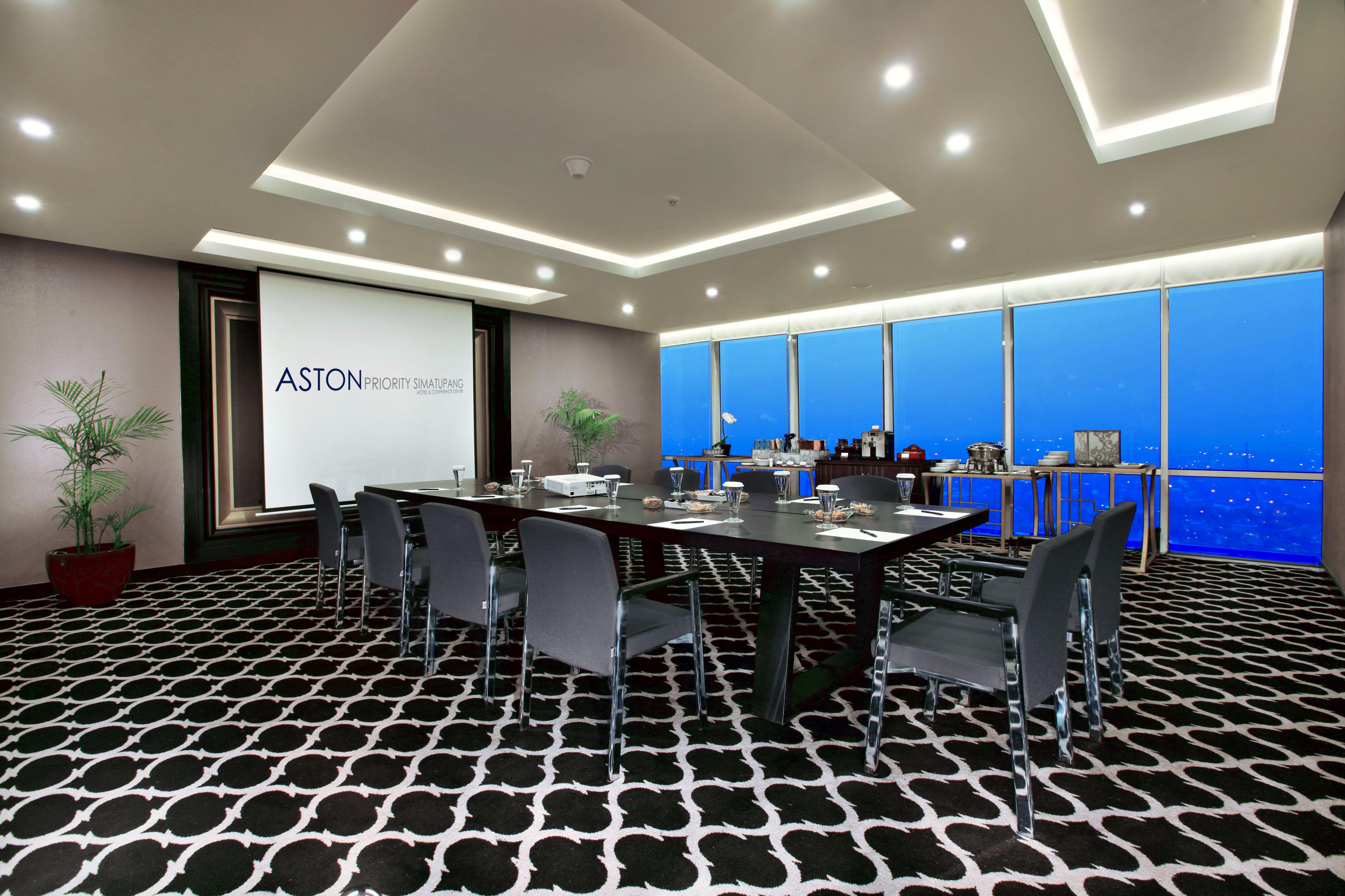 Aston Priority Simatupang Hotel And Conference Center Jakarta Exterior photo