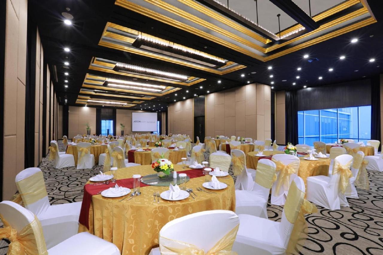 Aston Priority Simatupang Hotel And Conference Center Jakarta Exterior photo