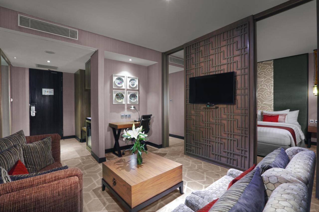 Aston Priority Simatupang Hotel And Conference Center Jakarta Exterior photo
