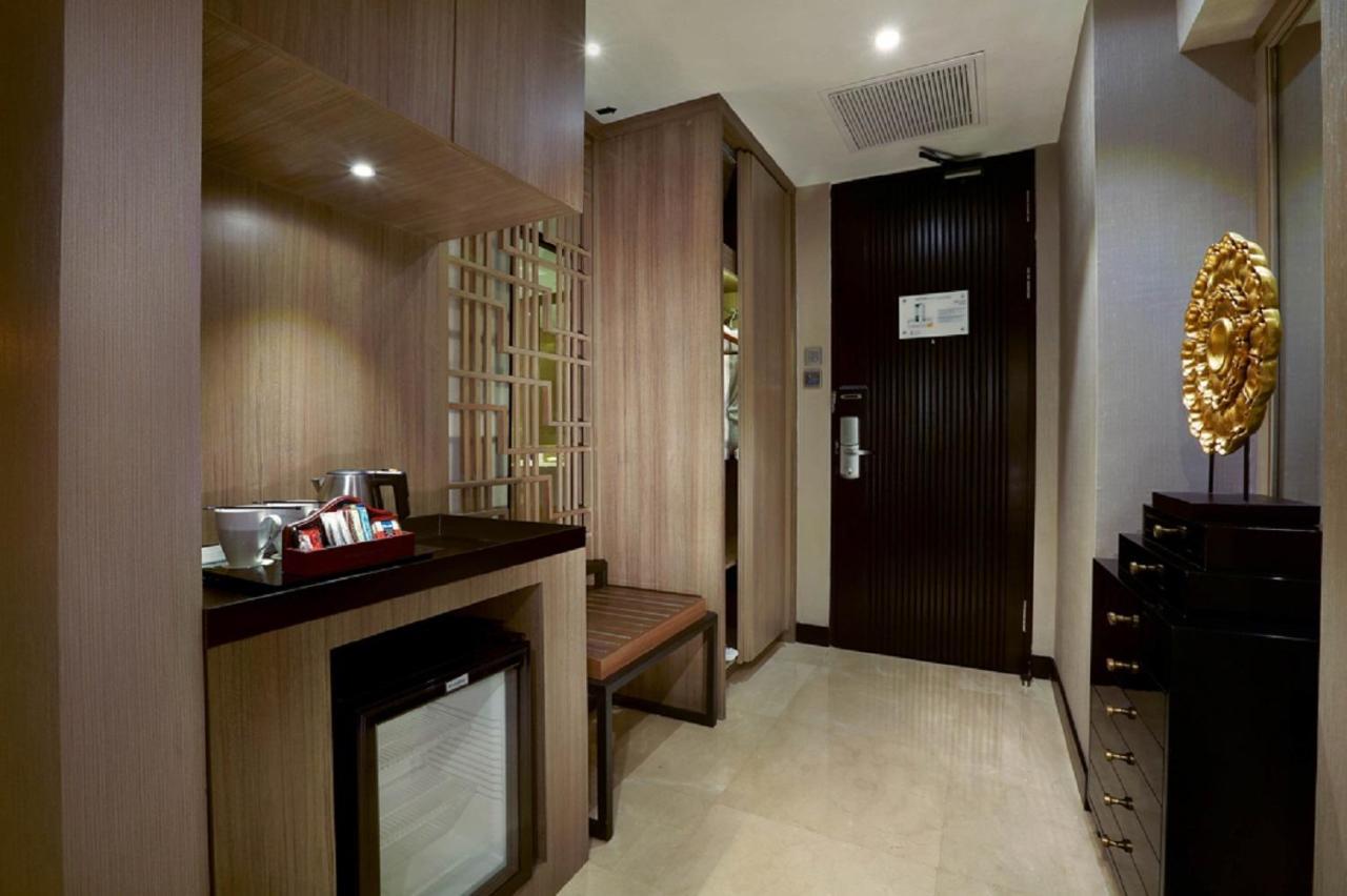 Aston Priority Simatupang Hotel And Conference Center Jakarta Exterior photo